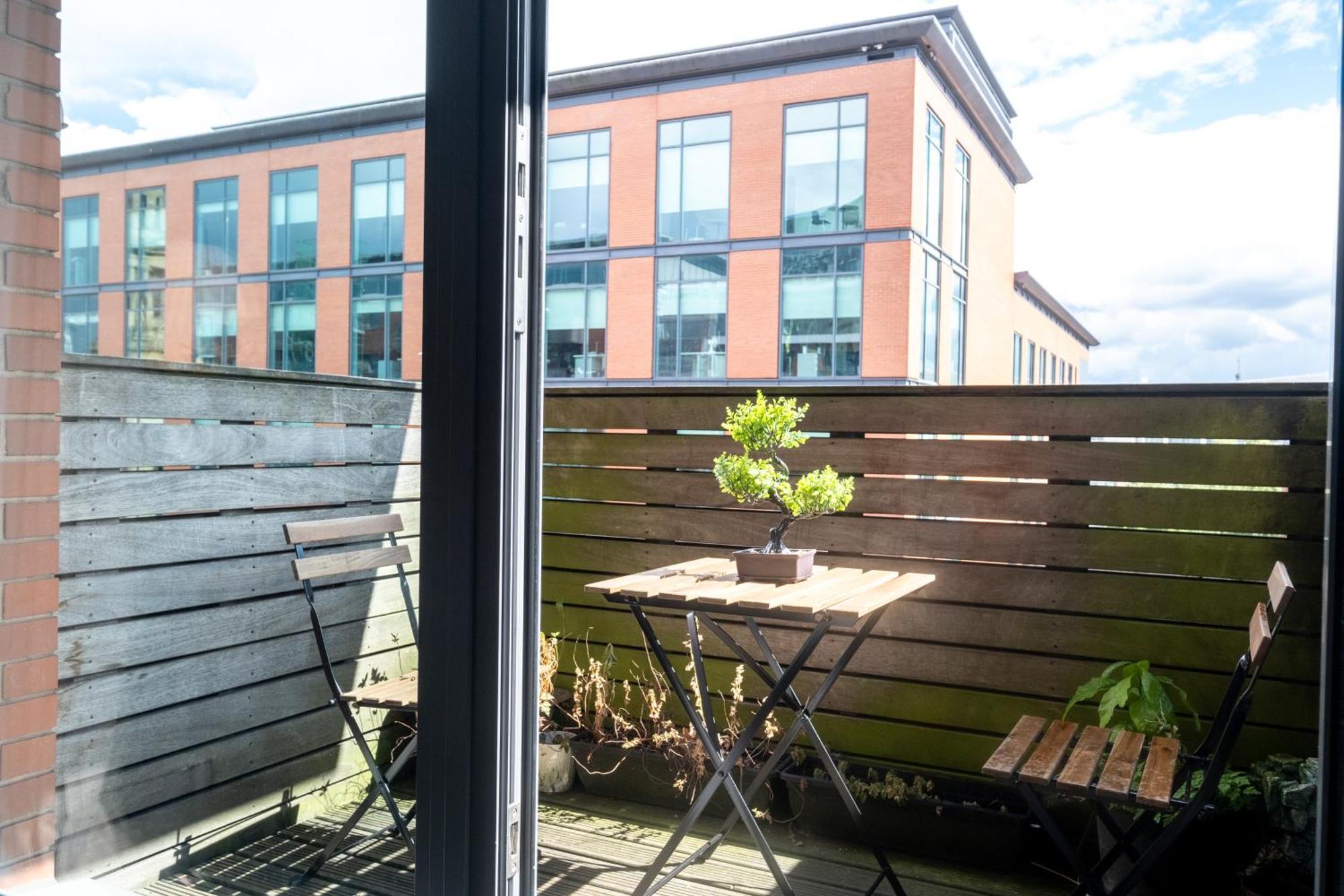 Anime Suite - Central And Free Parking With Netflix Birmingham Exteriér fotografie