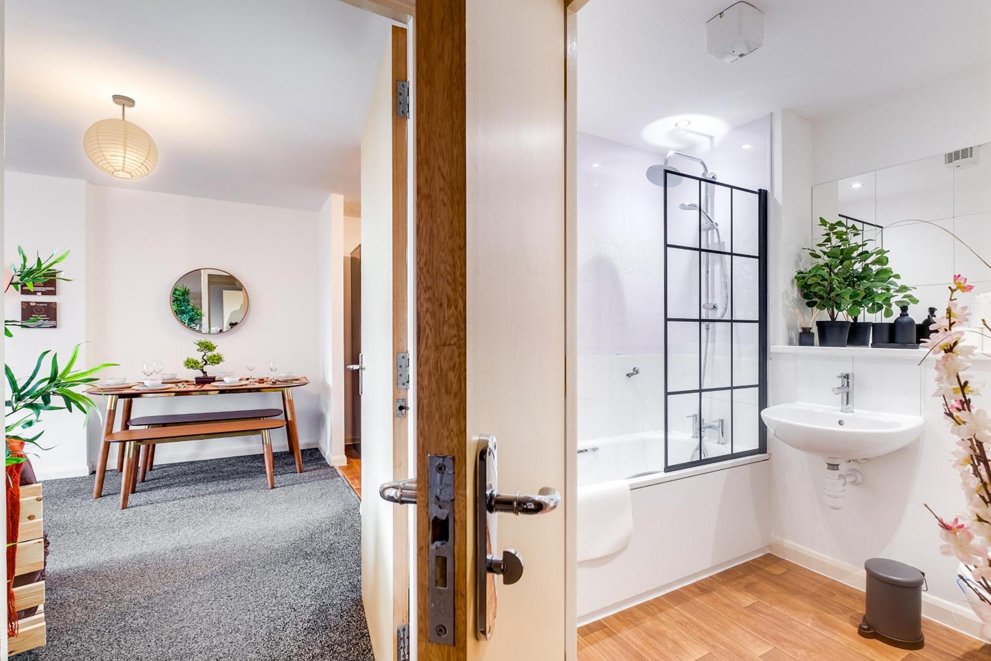 Anime Suite - Central And Free Parking With Netflix Birmingham Exteriér fotografie